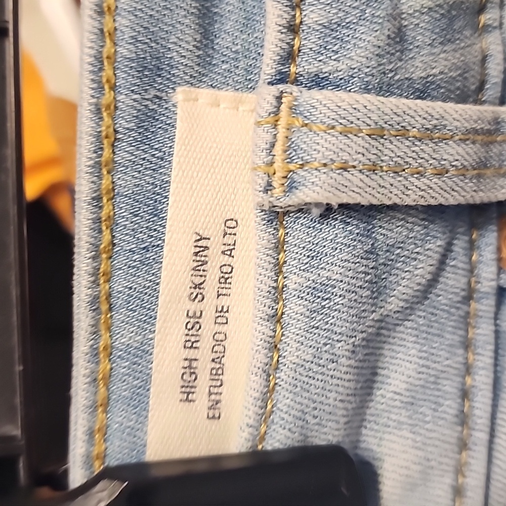 Universal THREADS high Rise Skinny - Picture 4 of 5